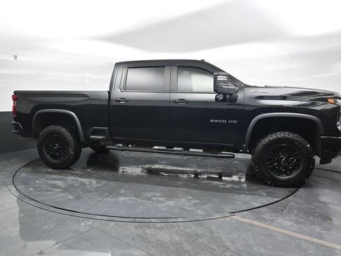 Used 2024 Chevrolet Silverado 2500 ZR2 w/ Technology Package AWD/4WD image 5