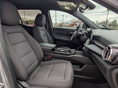 Used 2025 Chevrolet Equinox LT w/ Safety and Technology Package AWD/4WD image 8