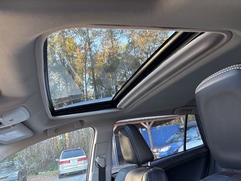 Used 2018 Toyota RAV4 Limited image 3