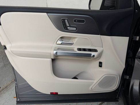 Certified 2022 Mercedes-Benz GLB 250 image 22