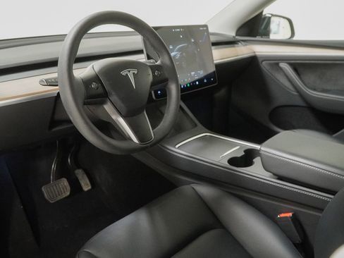 Used 2024 Tesla Model Y Long Range AWD/4WD image 25