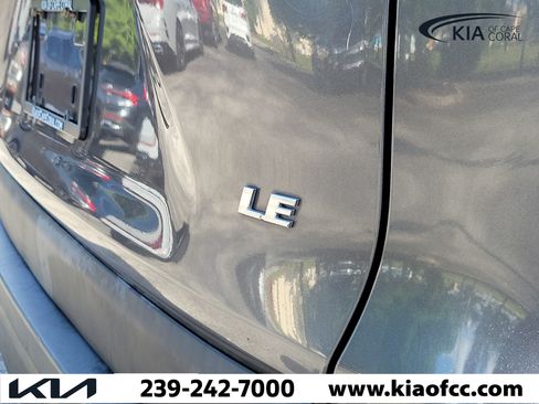 Used 2021 Toyota RAV4 LE FWD image 10