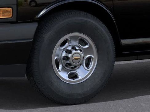 New 2025 Chevrolet Express 3500 LS image 9