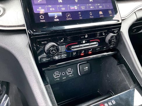 Used 2021 Jeep Grand Cherokee L Limited image 31