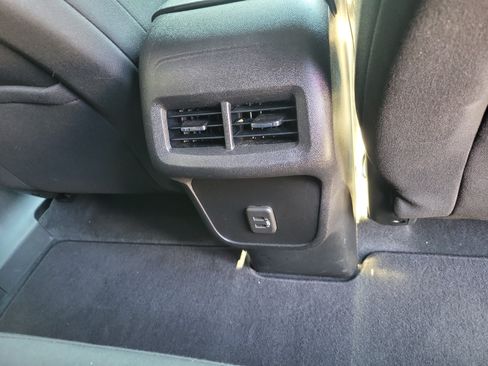 Used 2019 Chevrolet Equinox LT FWD image 17