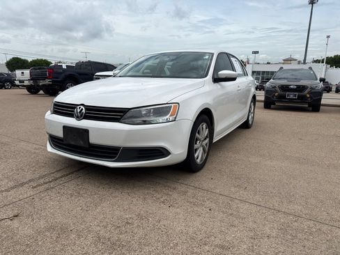 Used 2013 Volkswagen Jetta SE FWD image 3
