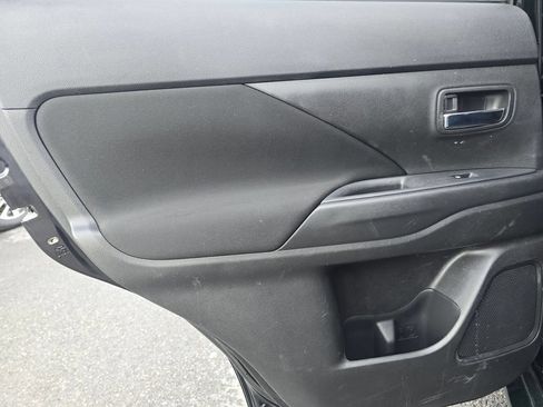 Used 2018 Mitsubishi Outlander ES FWD image 20