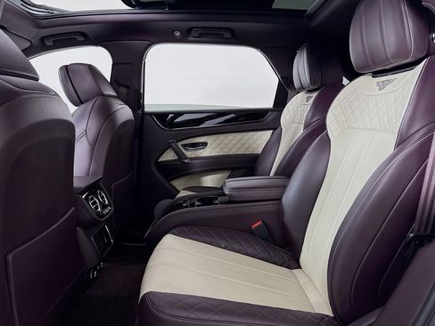 Used 2018 Bentley Bentayga image 8