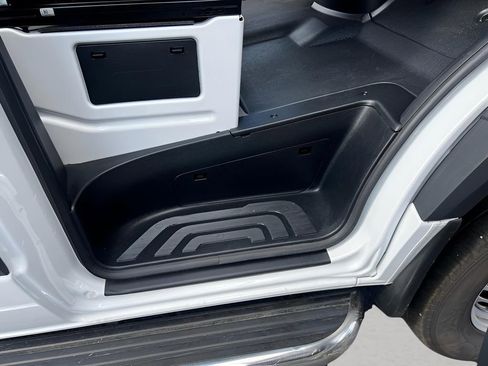 Used 2022 Mercedes-Benz Sprinter 144 Cargo image 22