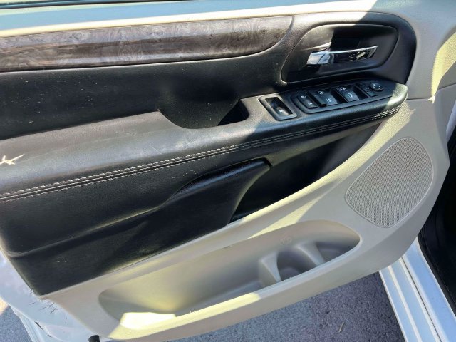 Used 2018 Dodge Grand Caravan SE w/ UConnect Hands-Free Group FWD image 24