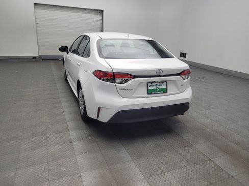 Used 2024 Toyota Corolla LE FWD image 5