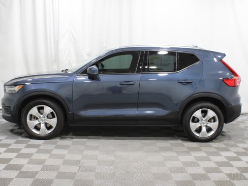 Used 2022 Volvo XC40 T4 Momentum FWD image 35