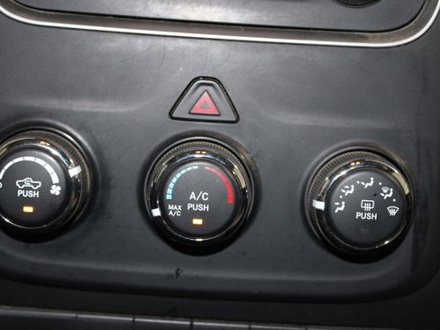 Used 2017 RAM 1500 Classic SLT AWD/4WD image 26