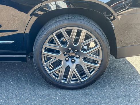 Used 2026 GMC Yukon Denali Ultimate w/ LPO, Floor Liner Package AWD/4WD image 17