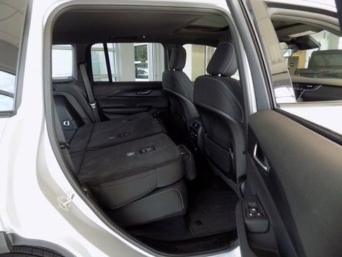 New 2025 Jeep Grand Cherokee Laredo X w/ Luxury Tech Group I RWD image 24