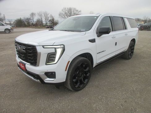 New 2026 GMC Yukon XL Denali w/ Denali Reserve Package image 9