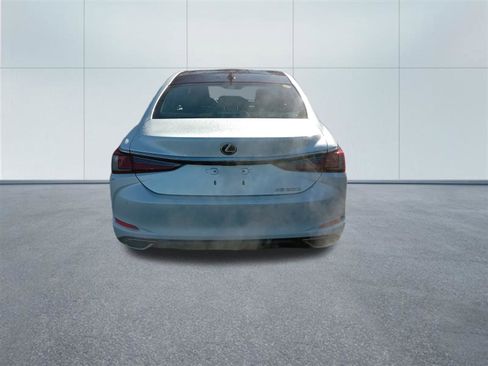 Used 2022 Lexus ES 350 Ultra Luxury w/ Accessory Package image 4