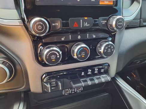 Used 2025 RAM 1500 Big Horn AWD/4WD image 9