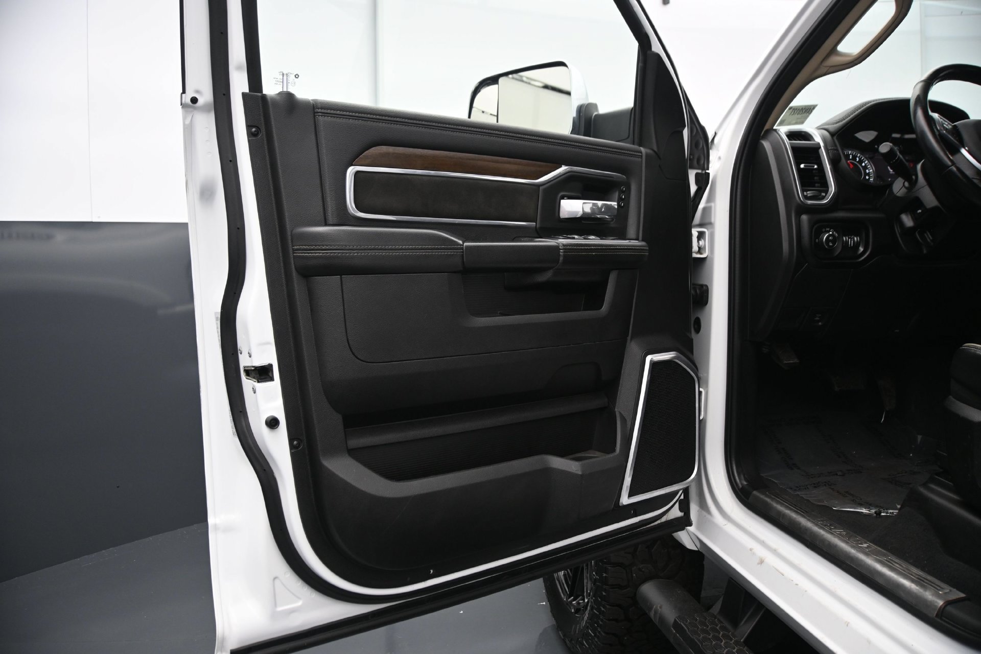 Used 2022 RAM 2500 Laramie AWD/4WD image 15