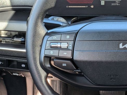 Used 2025 Kia K4 LXS image 17