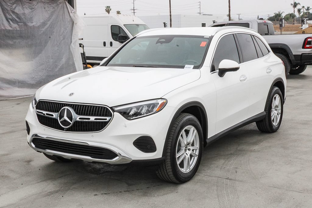 Used 2025 Mercedes-Benz GLC 300 4MATIC image 4