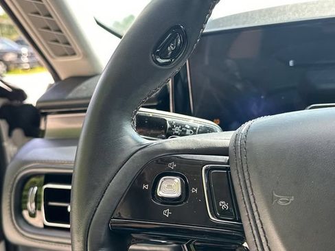 Used 2025 Lincoln Aviator AWD image 31