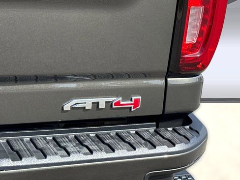 Used 2023 GMC Sierra 2500 AT4 w/ AT4 Premium Plus Package AWD/4WD image 12