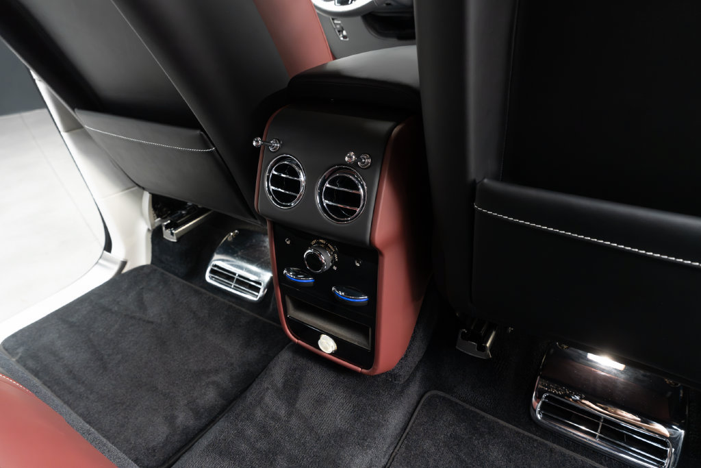 Used 2026 Rolls-Royce Cullinan AWD/4WD image 48