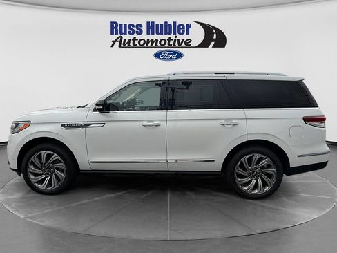 Used 2022 Lincoln Navigator Reserve AWD/4WD image 2