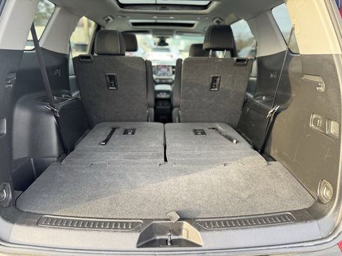 Used 2023 GMC Acadia SLE w/ Driver Convenience Package image 5