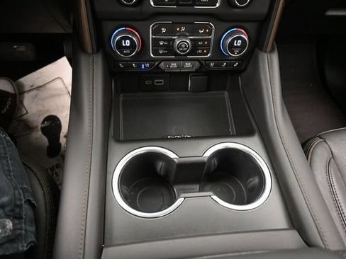 Used 2023 Chevrolet Suburban High Country AWD/4WD image 11