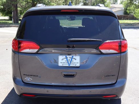 Used 2019 Chrysler Pacifica Limited w/ Advanced Safetytec Group FWD image 6