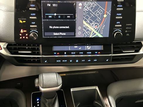 Used 2021 Toyota Sienna XLE w/ XLE Plus Package image 33