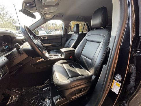 Used 2024 Ford Explorer XLT w/ Equipment Group 202A RWD image 39