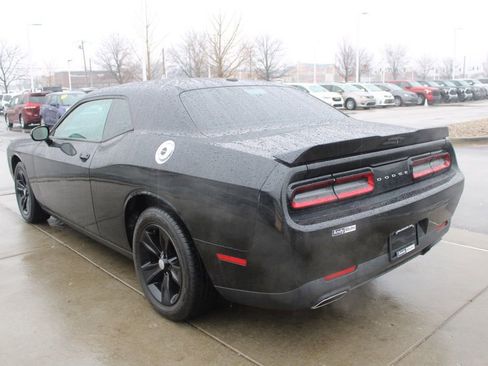 Used 2018 Dodge Challenger SXT image 5