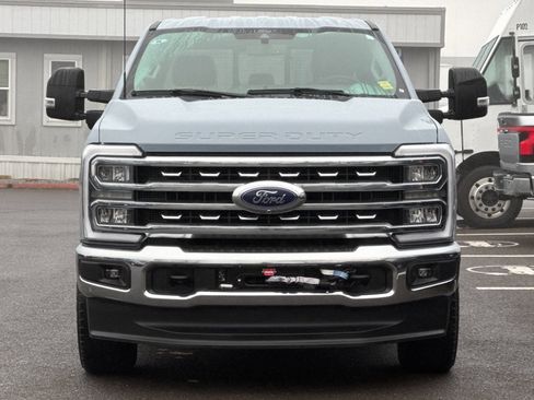 Used 2024 Ford F350 Lariat image 9