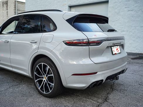 Used 2021 Porsche Cayenne Turbo S AWD/4WD image 12
