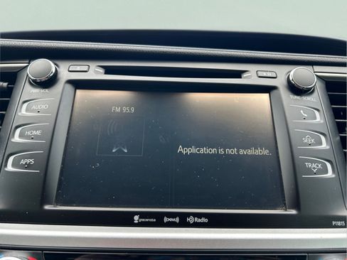 Used 2019 Toyota Highlander Plus FWD image 29