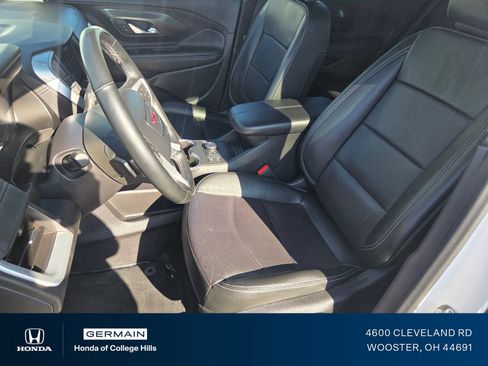 Used 2024 GMC Terrain SLT AWD/4WD image 25