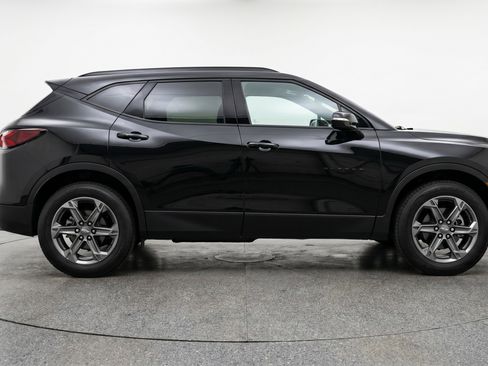 Used 2025 Chevrolet Blazer LT FWD image 11