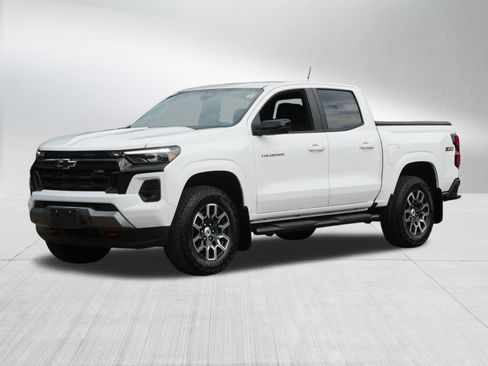Used 2023 Chevrolet Colorado Z71 w/ Z71 Convenience Package 2 AWD/4WD image 3