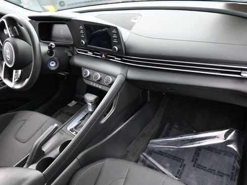 Used 2024 Hyundai Elantra SE image 38