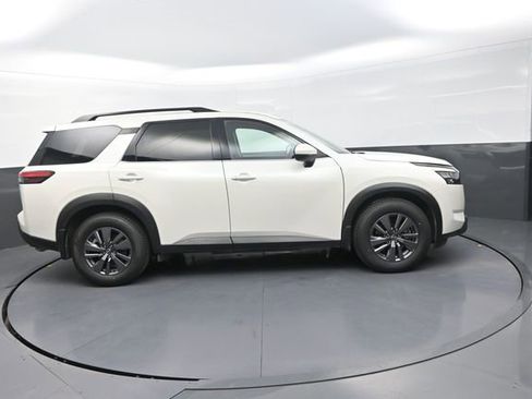Used 2023 Nissan Pathfinder SV AWD/4WD image 35