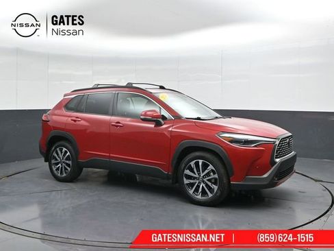 Used 2022 Toyota Corolla Cross XLE w/ Convenience Package image 4