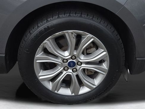 Used 2022 Ford Edge Titanium image 6