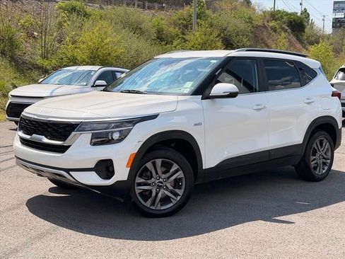 Used 2023 Kia Seltos S AWD/4WD image 2
