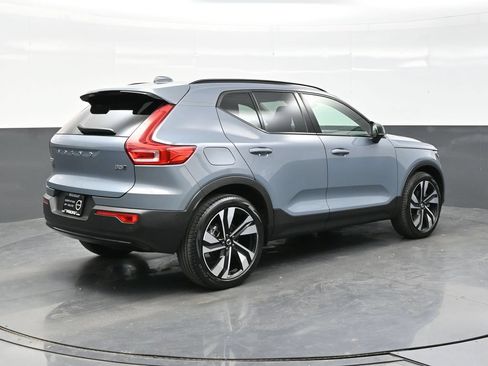 Used 2023 Volvo XC40 B5 Ultimate w/ Protection Package Premier AWD/4WD image 7