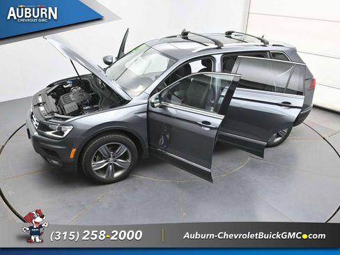 Used 2020 Volkswagen Tiguan SEL AWD/4WD image 36