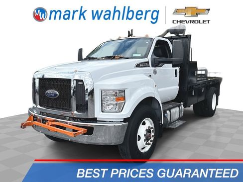 Used 2021 Ford F750 2WD Regular Cab Super Duty image 1