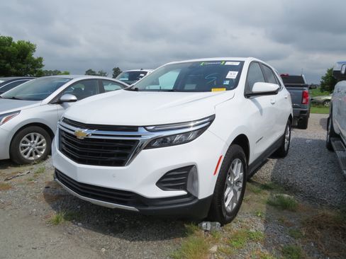 Used 2023 Chevrolet Equinox LT w/ Driver Convenience Package image 9
